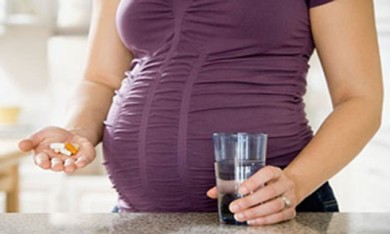 Phụ nữ có thai cần được uống viên sắt và axit folic như thế nào?